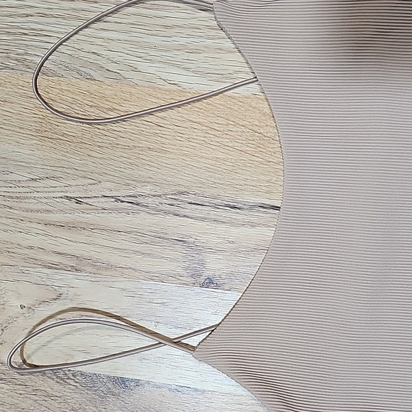 Forever 21 Ribbed Beige Bodysuit Size MEDIUM NWT - Picture 3 of 7